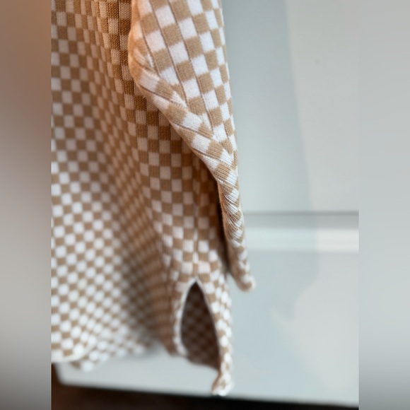 Vintage tan & white checkered oversized sweater - Picture 4 of 5